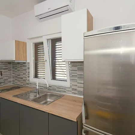 Starine Apartment Pirovac