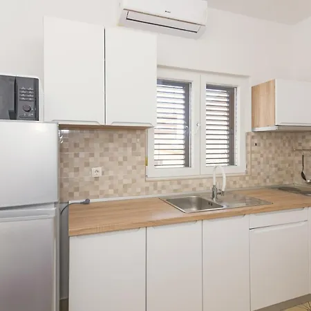 Apartment Starine Pirovac